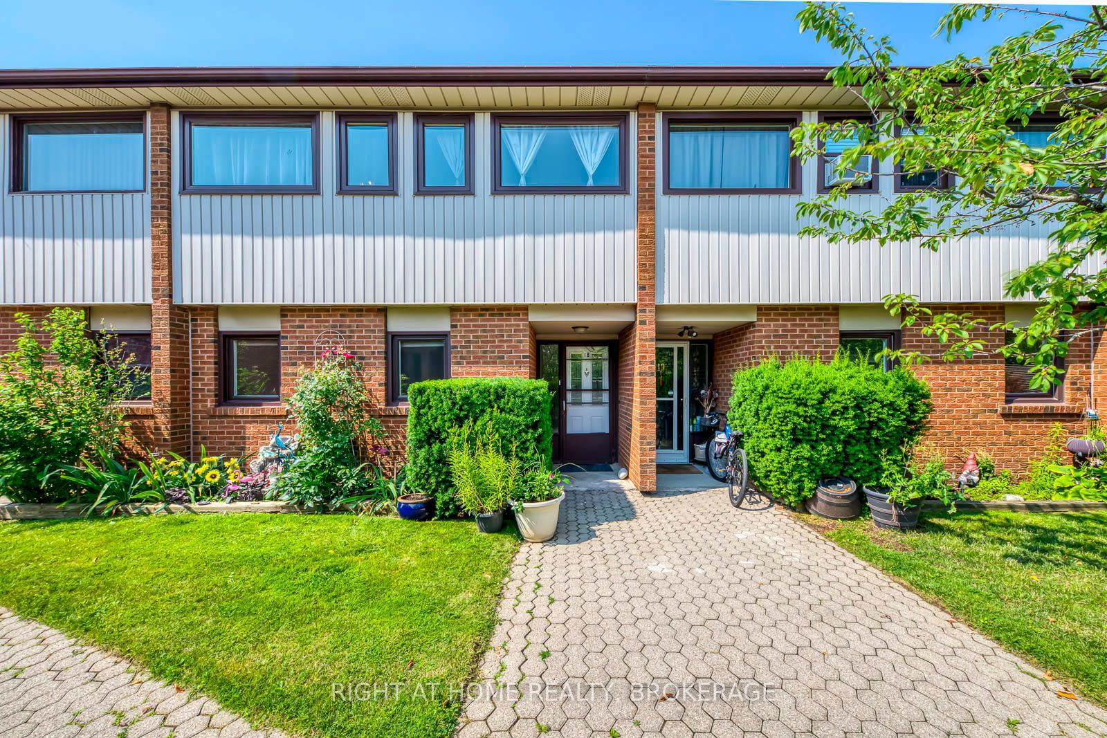 530 Falgarwood Dr, unit 18 for sale - image #34