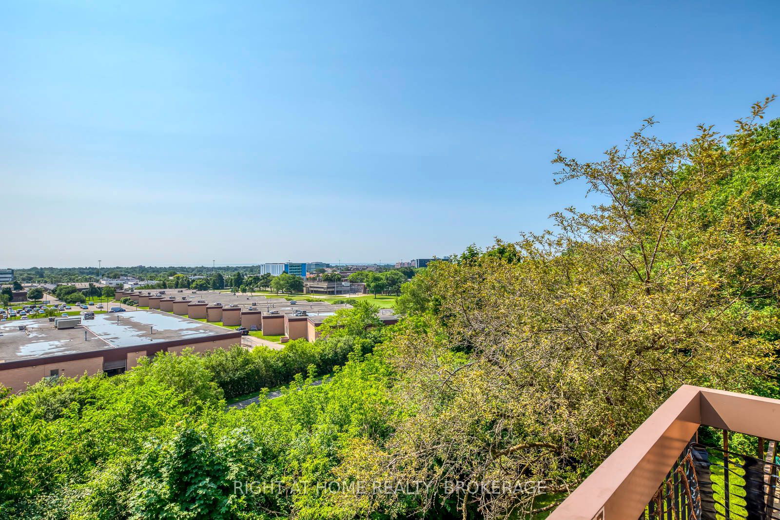 530 Falgarwood Dr, unit 18 for sale - image #39