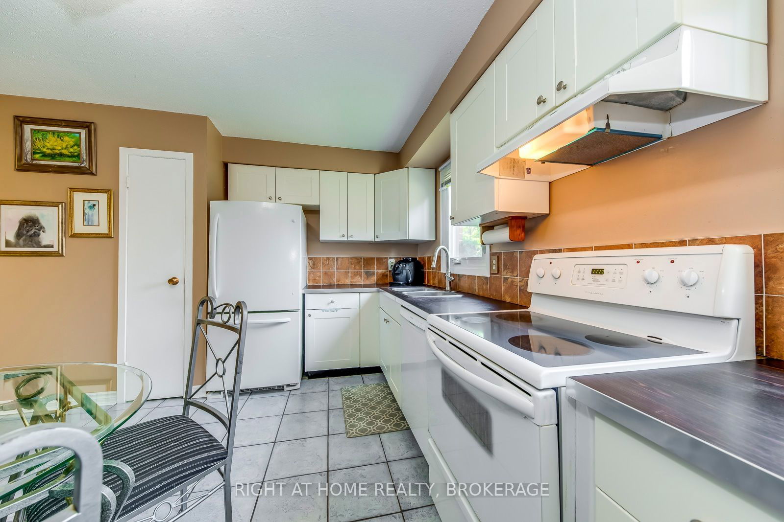 530 Falgarwood Dr, unit 18 for sale - image #5