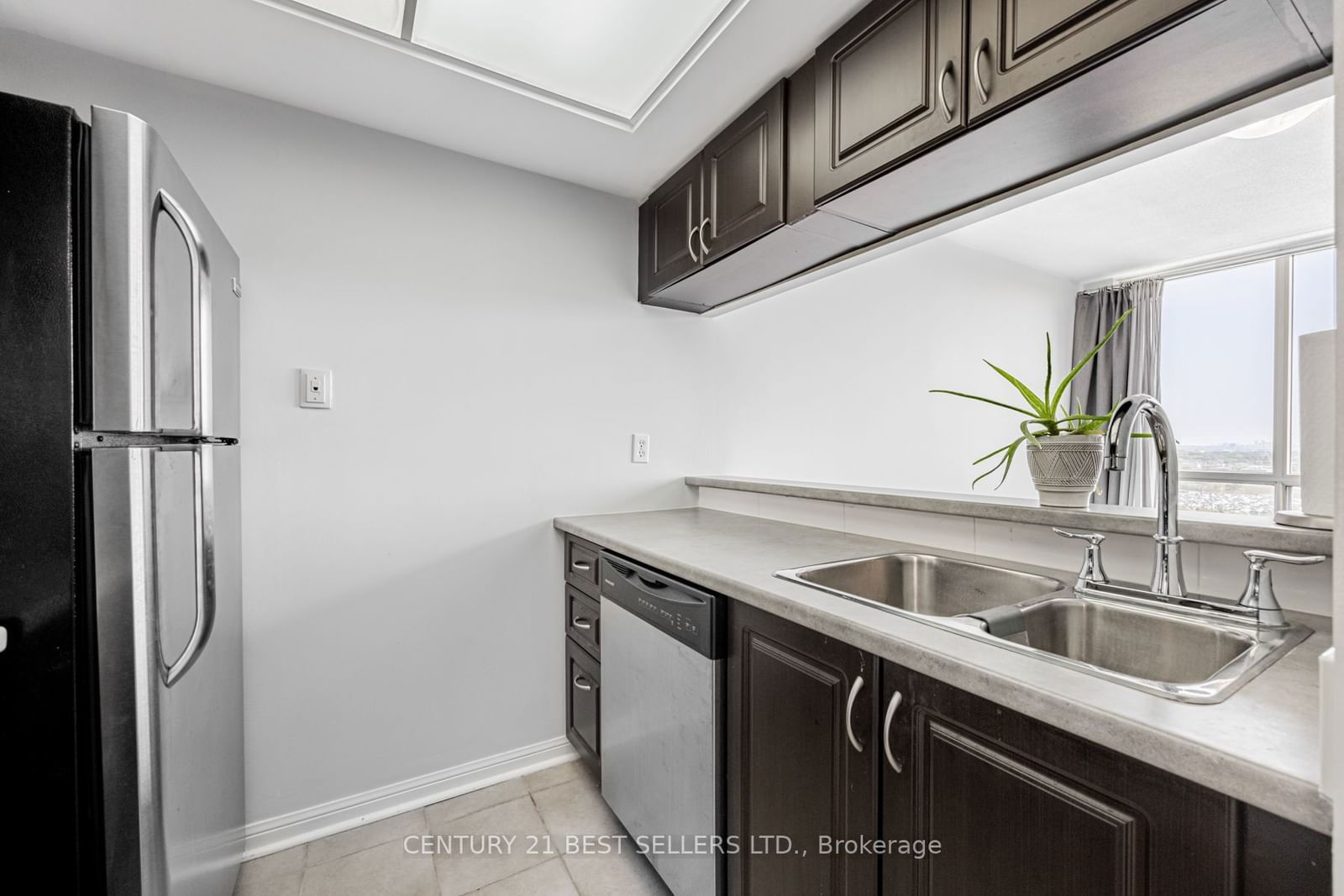 101 Subway Cres, unit 908 for sale - image #13