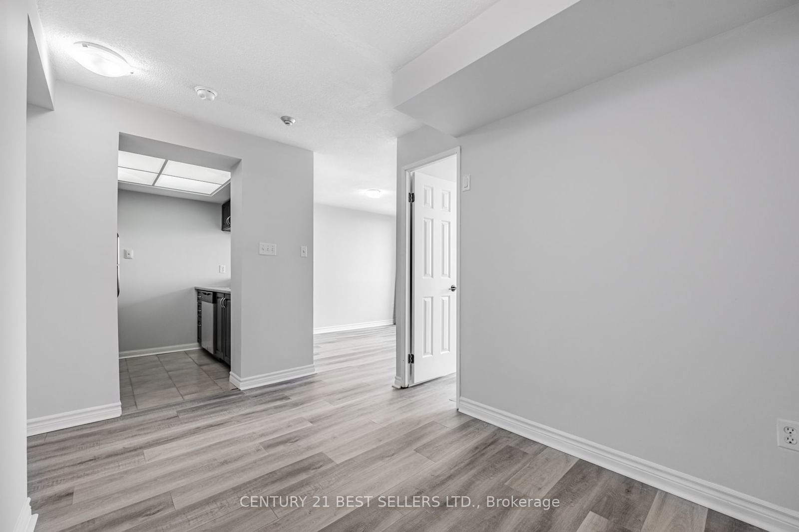 101 Subway Cres, unit 908 for sale - image #16