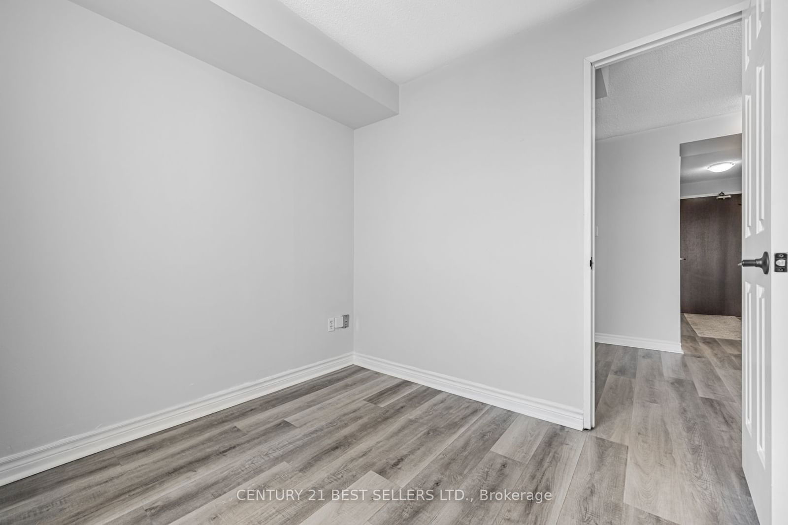 101 Subway Cres, unit 908 for sale - image #17