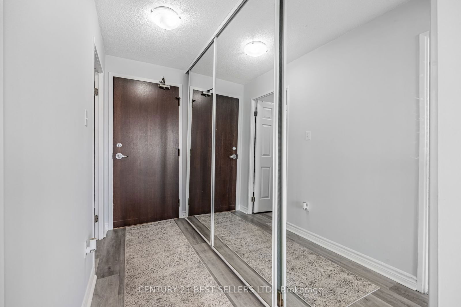 101 Subway Cres, unit 908 for sale - image #3