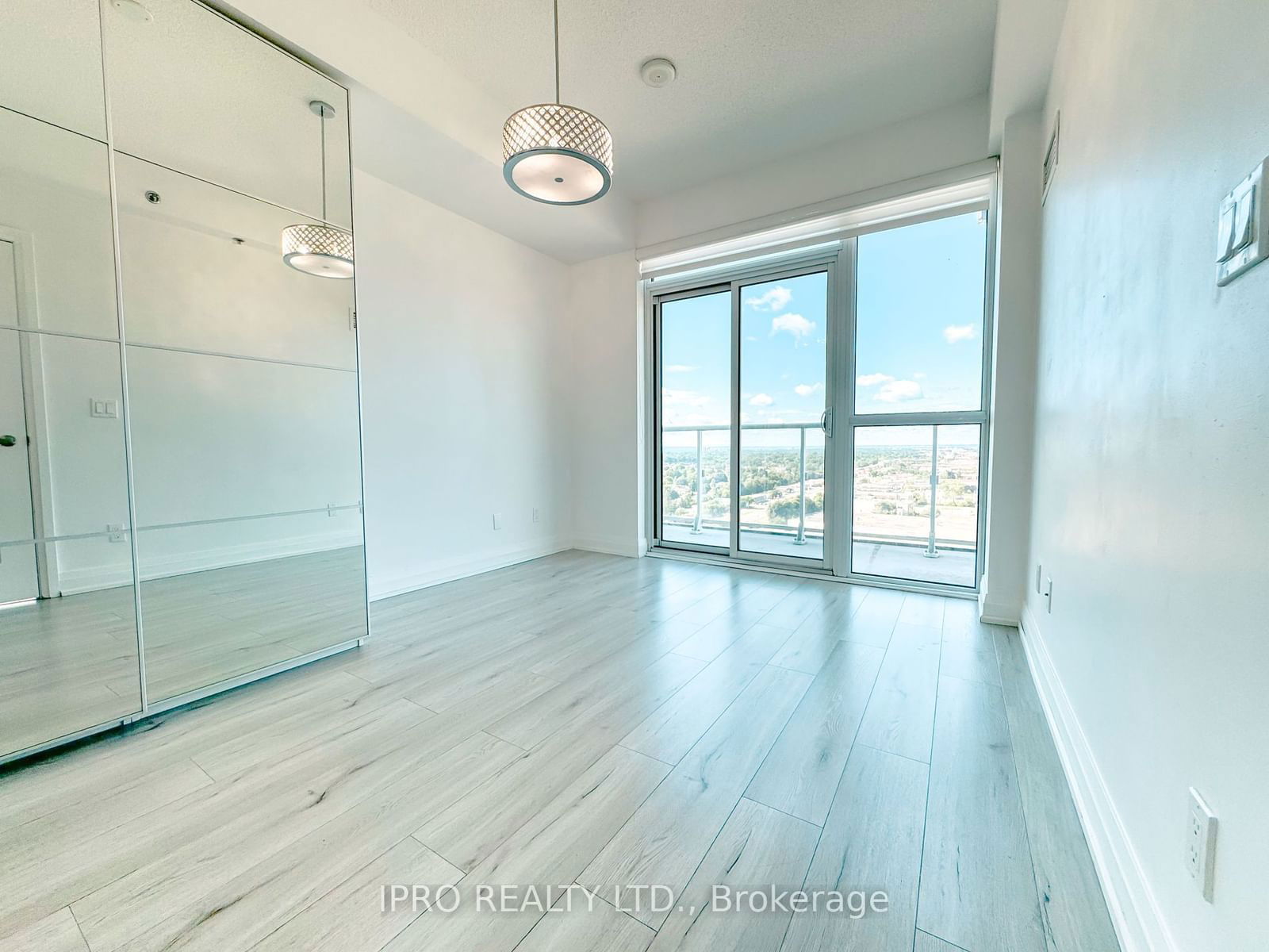 65 Speers Rd, unit 1611 for sale - image #2