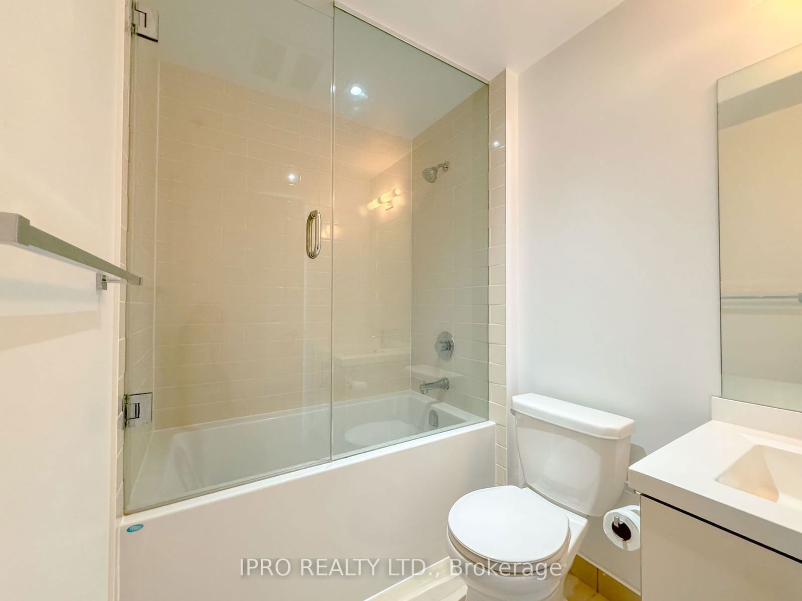 65 Speers Rd, unit 1611 for sale - image #4