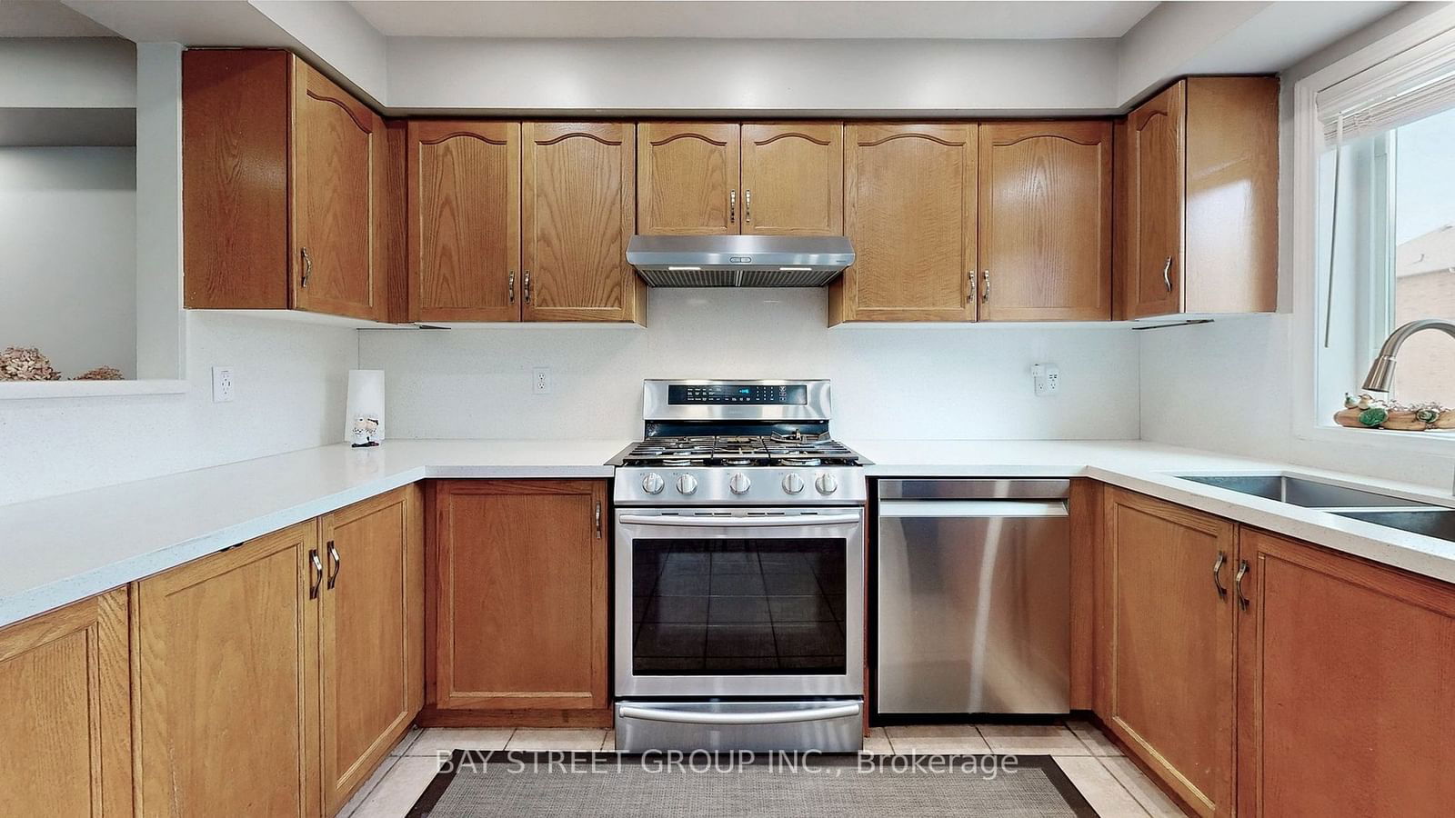 80 Acorn Pl, unit 202 for sale - image #11