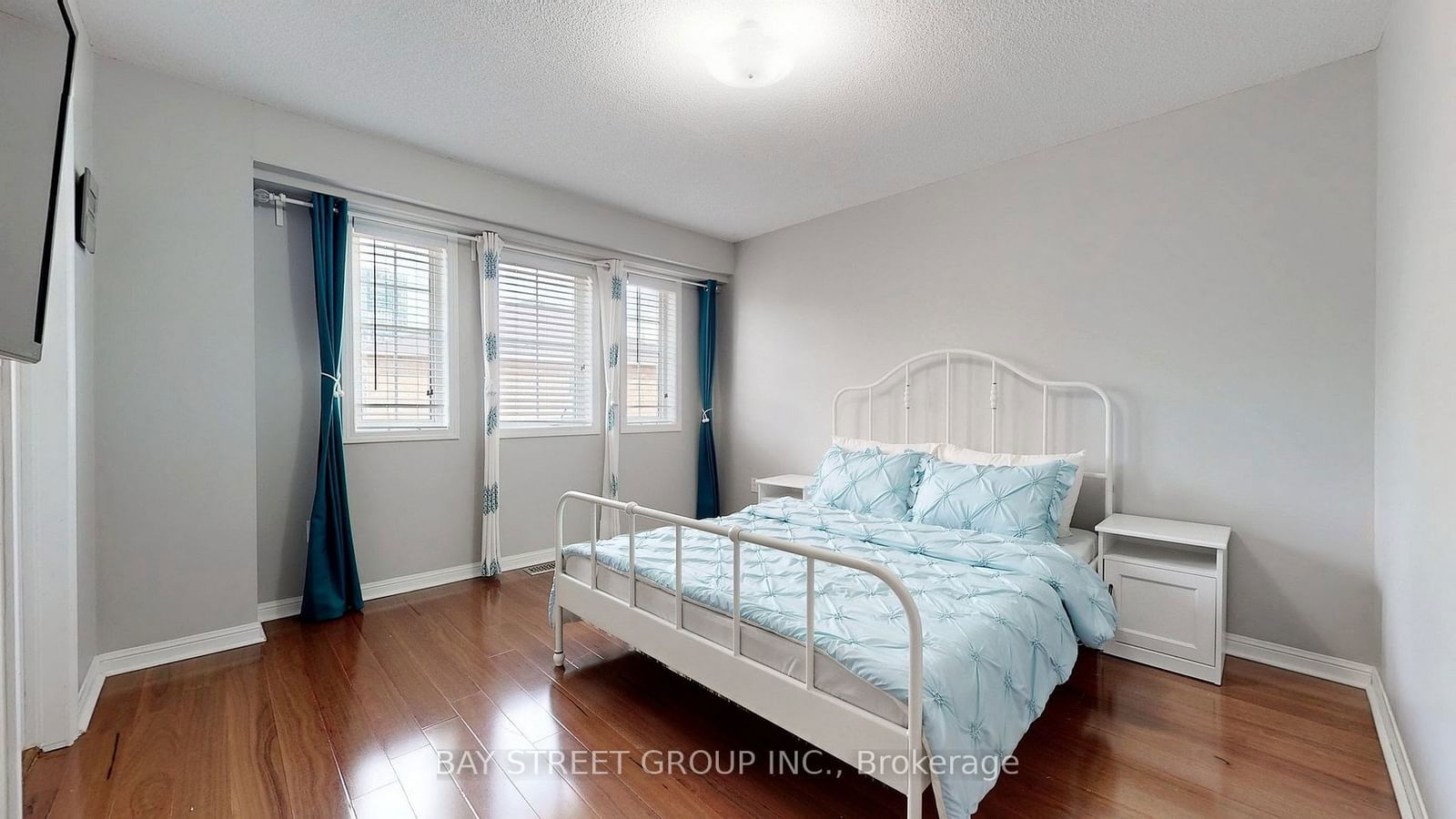 80 Acorn Pl, unit 202 for sale - image #20