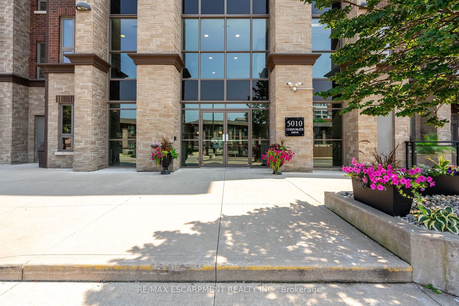 5010 CORPORATE Dr, unit 239 for sale - image #2