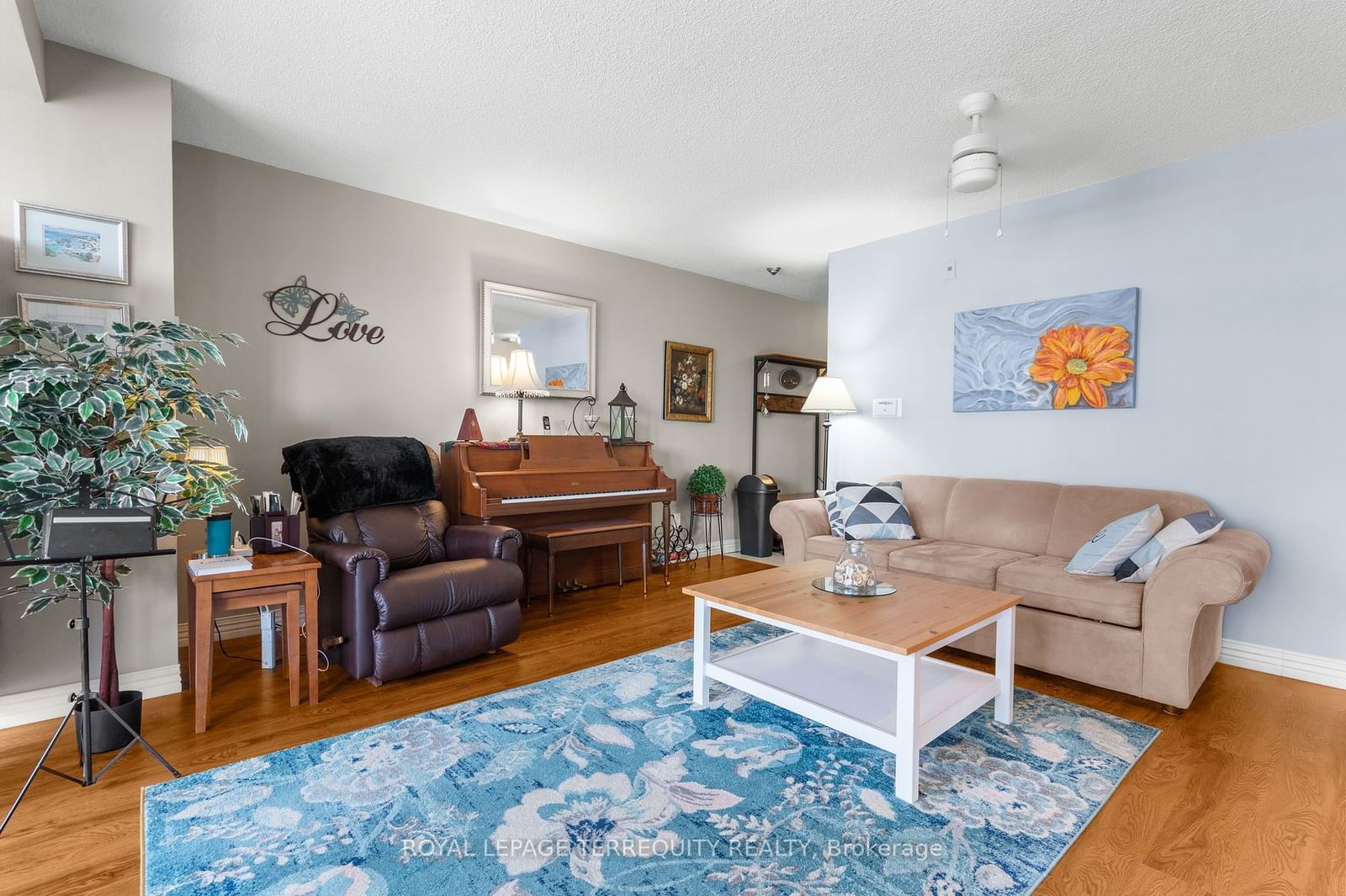 24 Southport St, unit 453 for sale - image #4