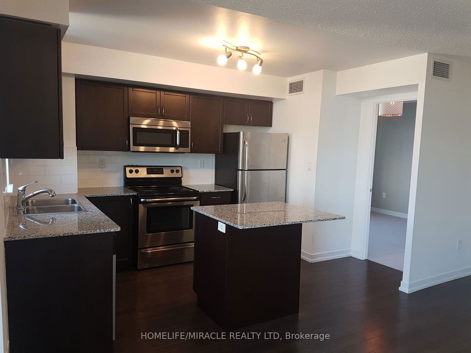 816 Lansdowne Ave, unit 423 for rent