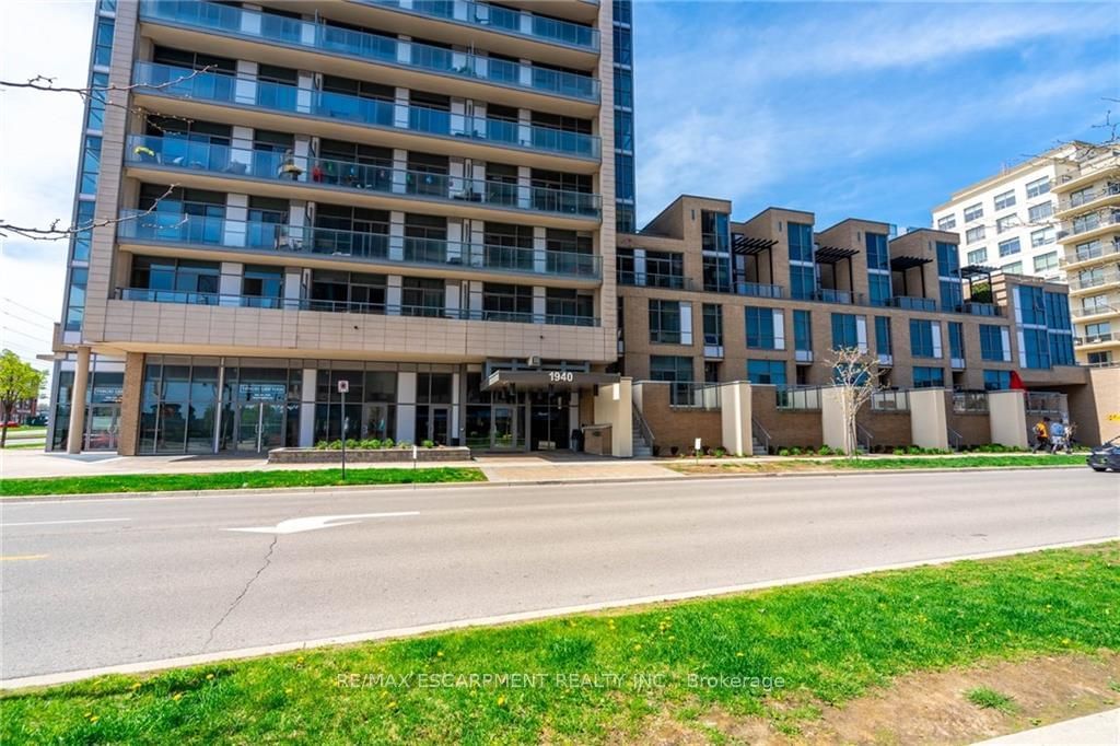 1940 Ironstone Dr, unit 404 for sale - image #2