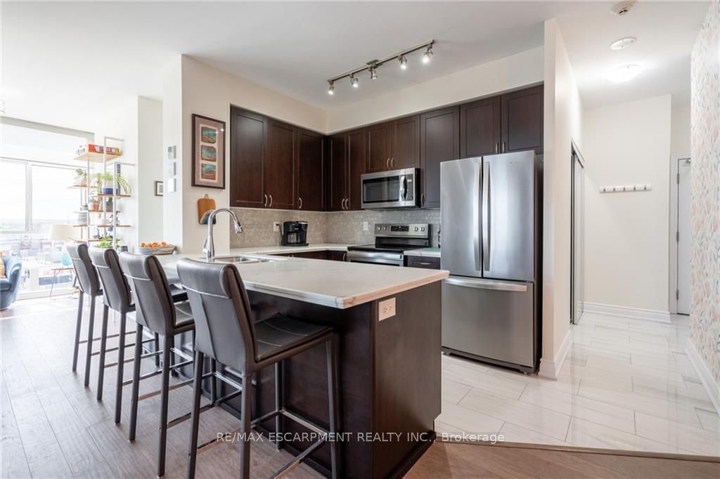 1940 Ironstone Dr, unit 404 for sale - image #7