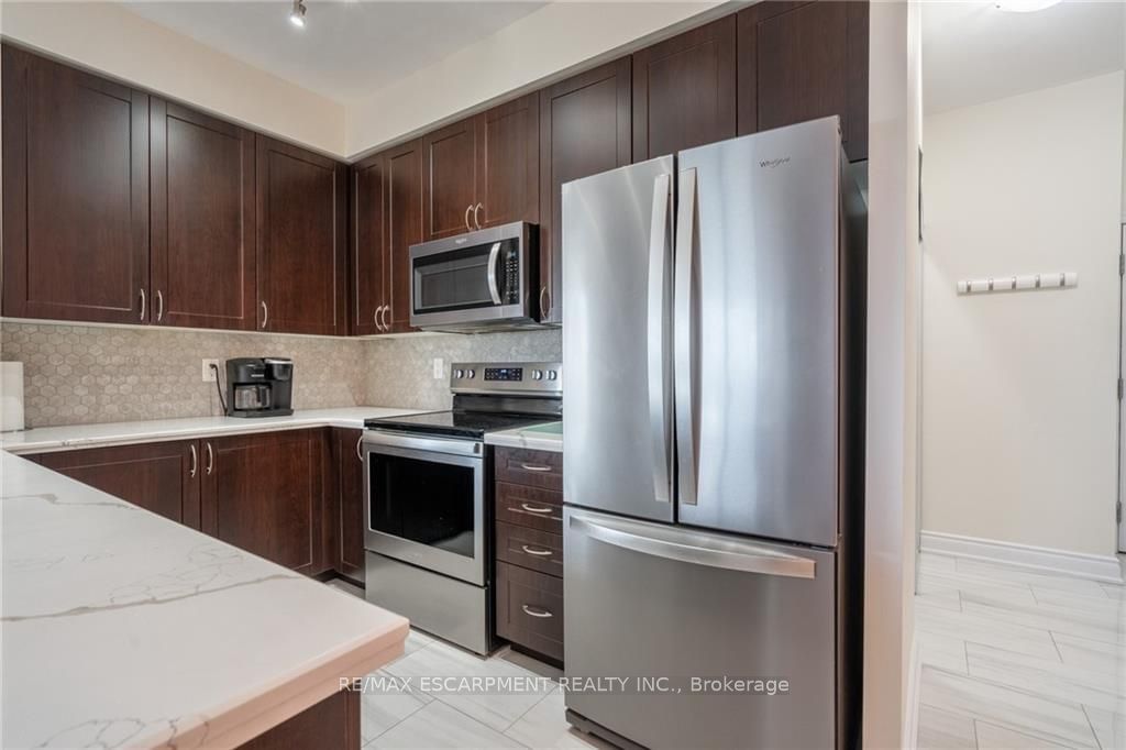 1940 Ironstone Dr, unit 404 for sale - image #8