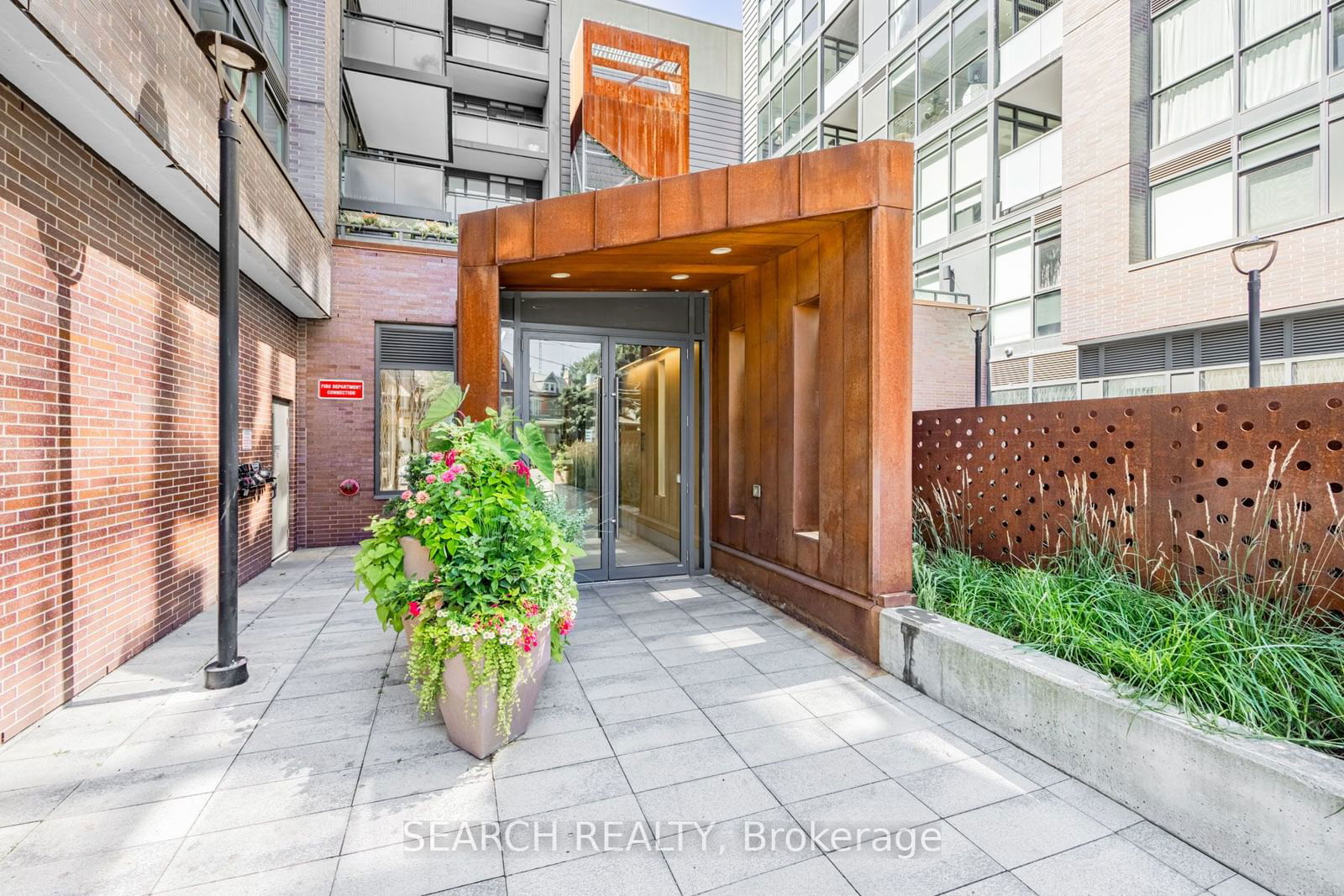 36 Howard Park Ave, unit 303 for sale