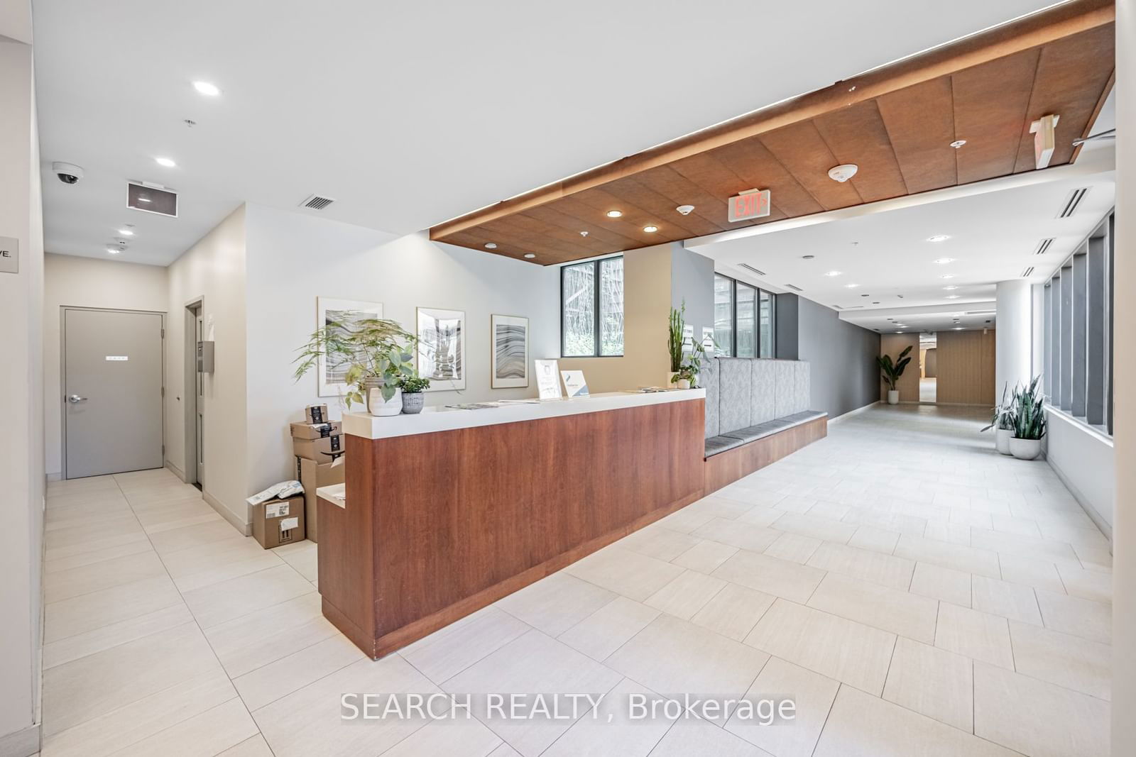 36 Howard Park Ave, unit 303 for sale - image #3