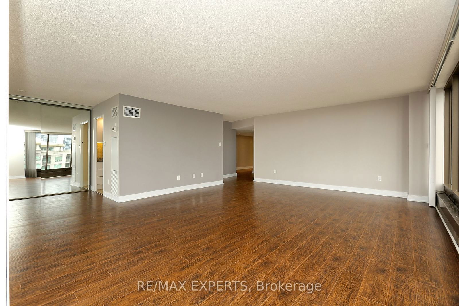 2045 Lakeshore Blvd, unit 1609 for sale - image #10