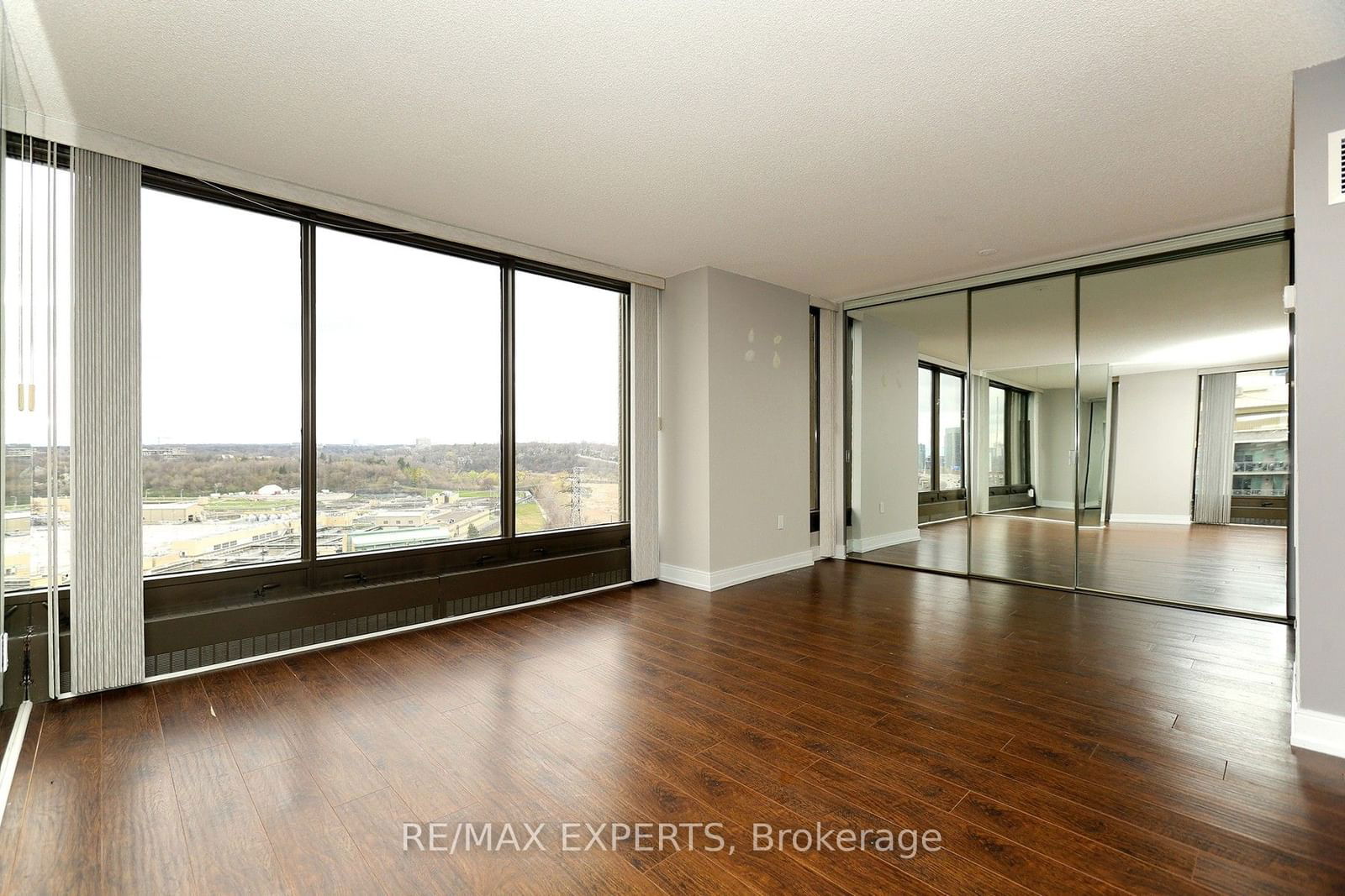 2045 Lakeshore Blvd, unit 1609 for sale - image #16