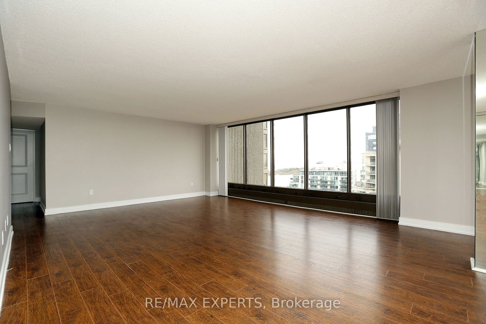 2045 Lake Shore Blvd, unit 1609 for sale