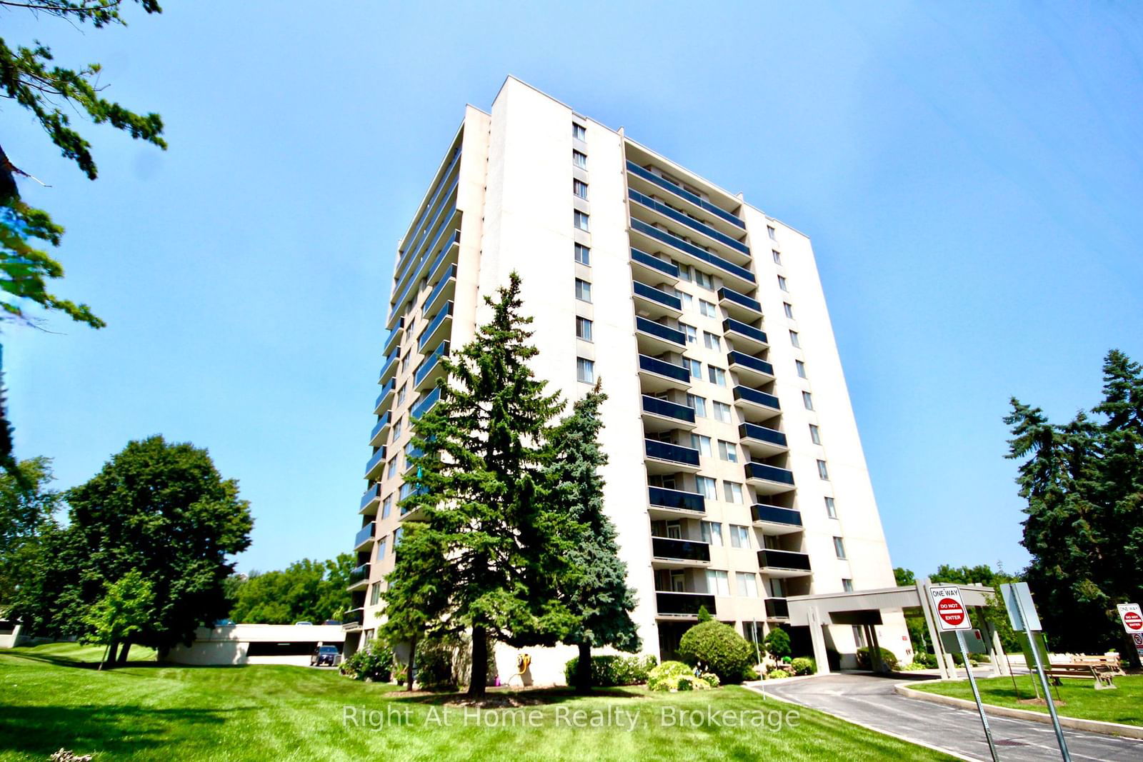 81 Millside Dr, unit 901 for sale