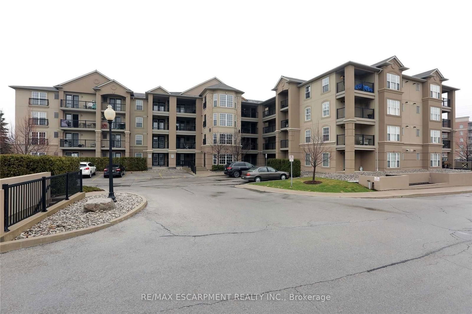 2055 Appleby Line, unit 401 for rent