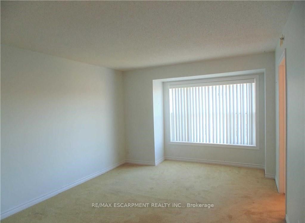 2055 Appleby Line, unit 401 for rent