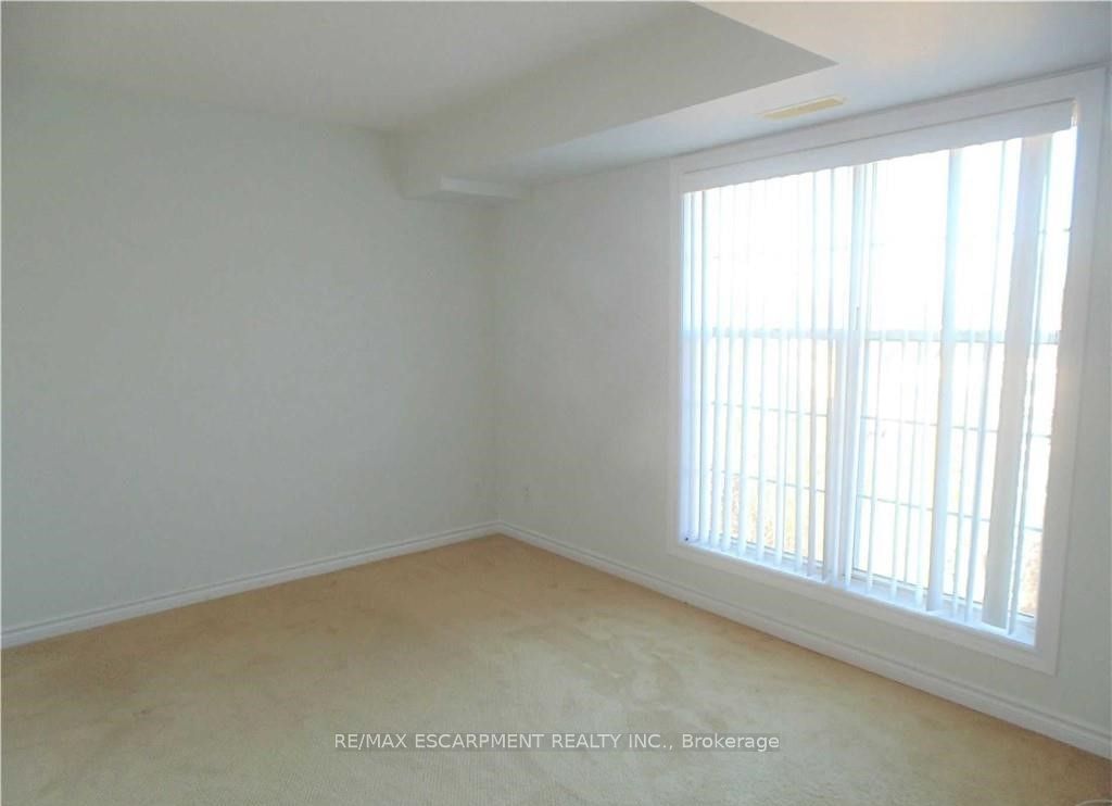 2055 Appleby Line, unit 401 for rent