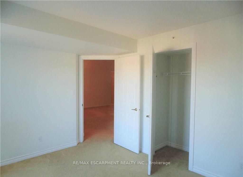 2055 Appleby Line, unit 401 for rent