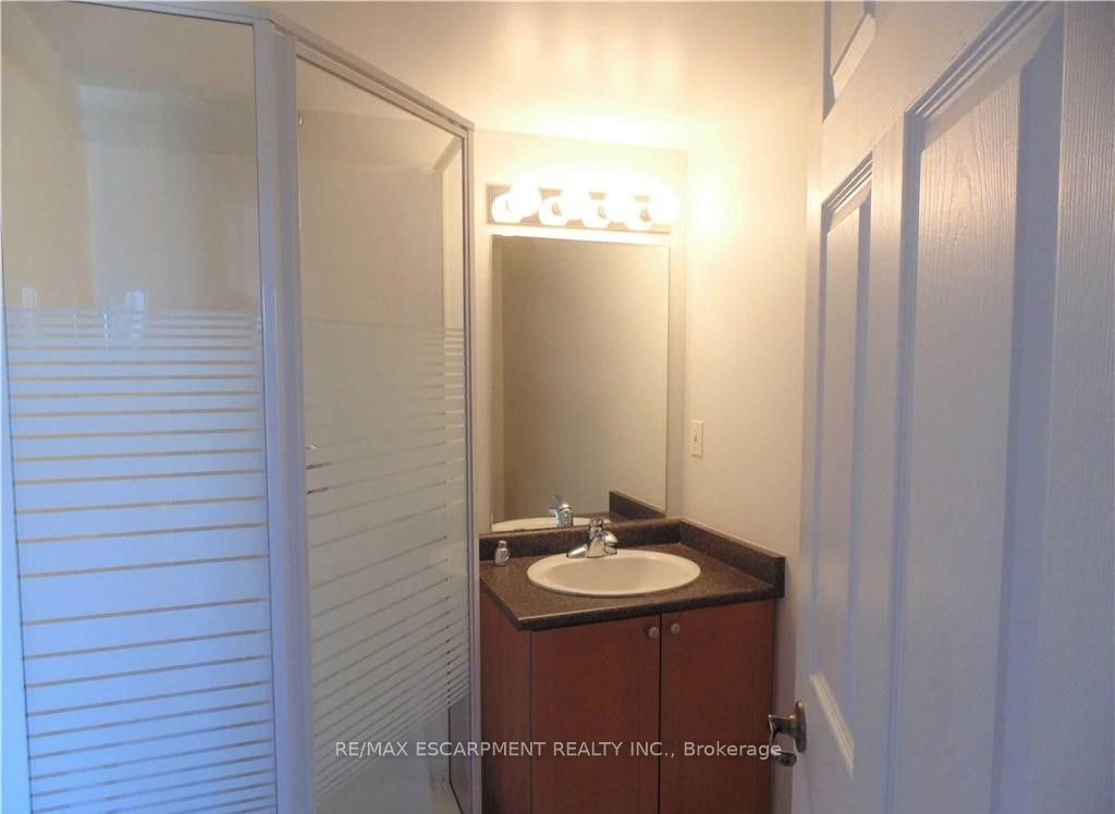 2055 Appleby Line, unit 401 for rent