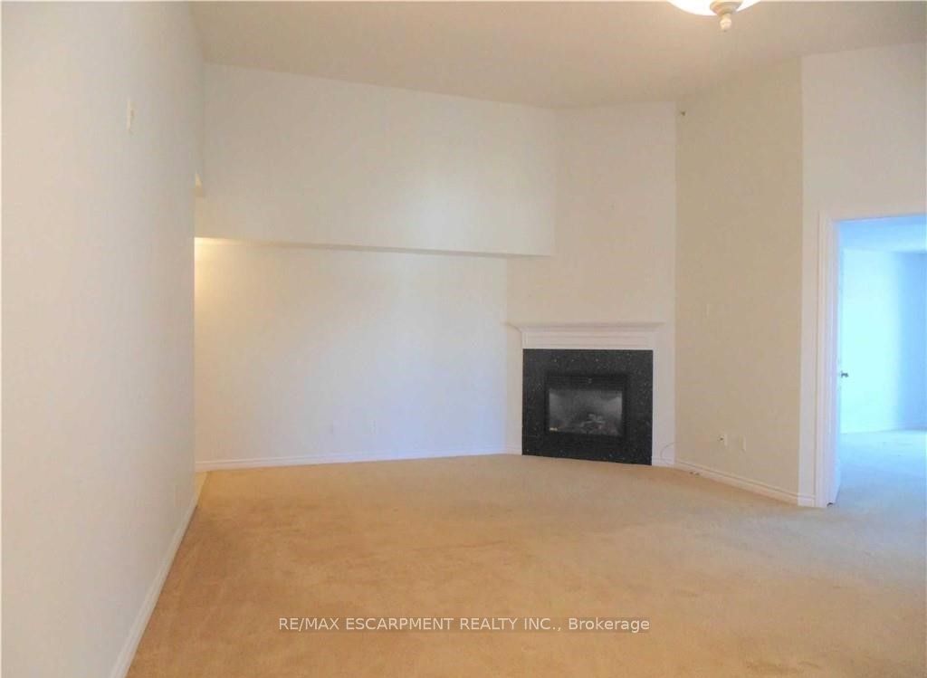 2055 Appleby Line, unit 401 for rent