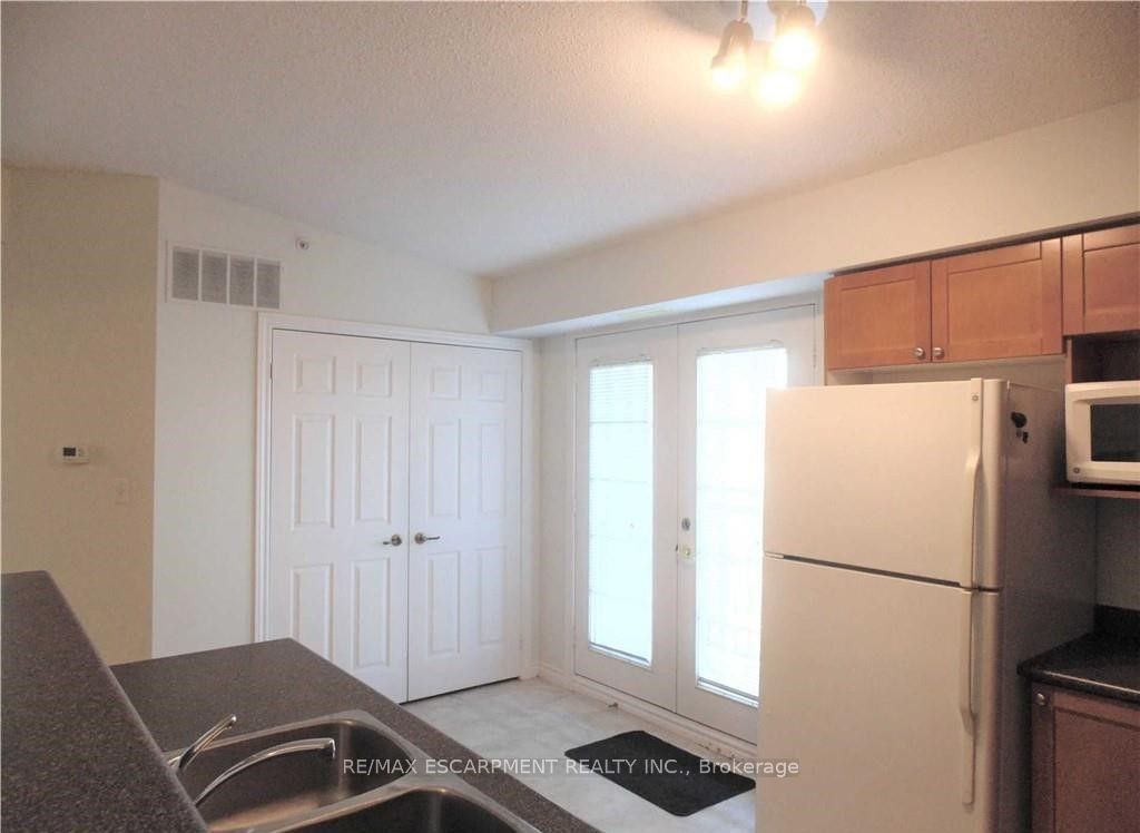 2055 Appleby Line, unit 401 for rent - image #9