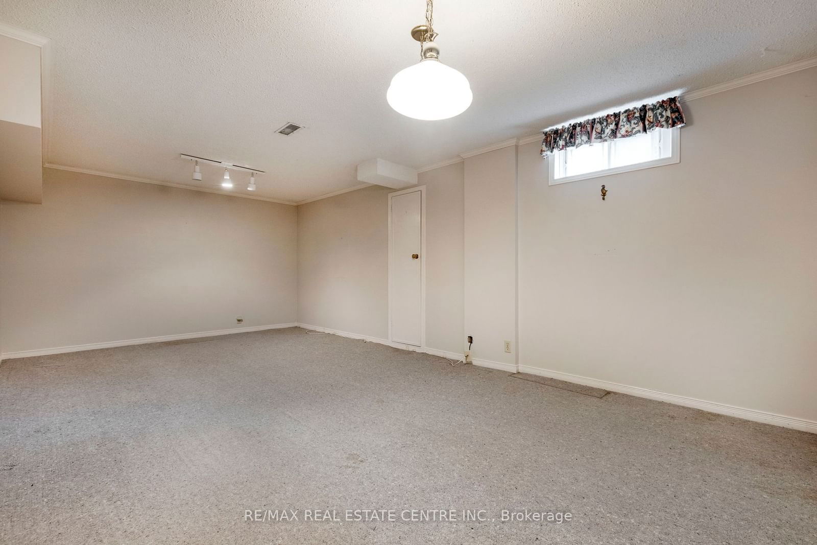 1275 Maple Crossing Blvd, unit 12 for sale - image #22