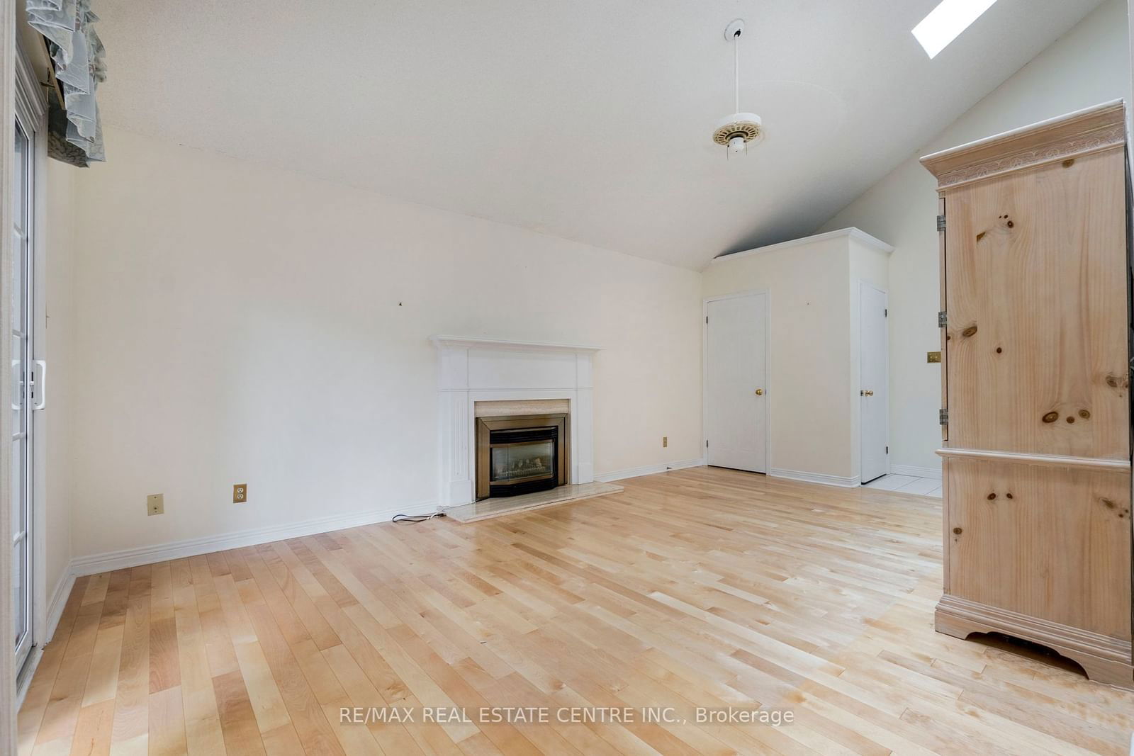 1275 Maple Crossing Blvd, unit 12 for sale - image #8