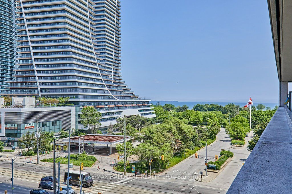 2200 Lake Shore Blvd W, unit 816 for sale