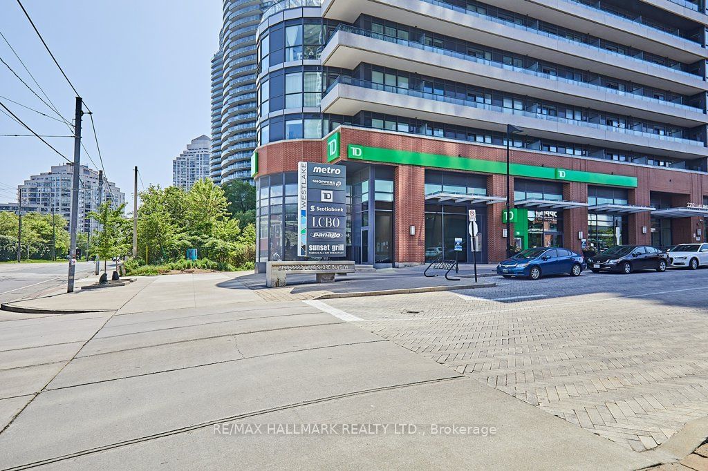 2200 Lake Shore Blvd W, unit 816 for sale