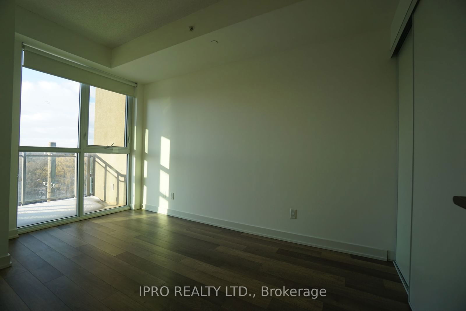 5240 Dundas St, unit B609 for rent