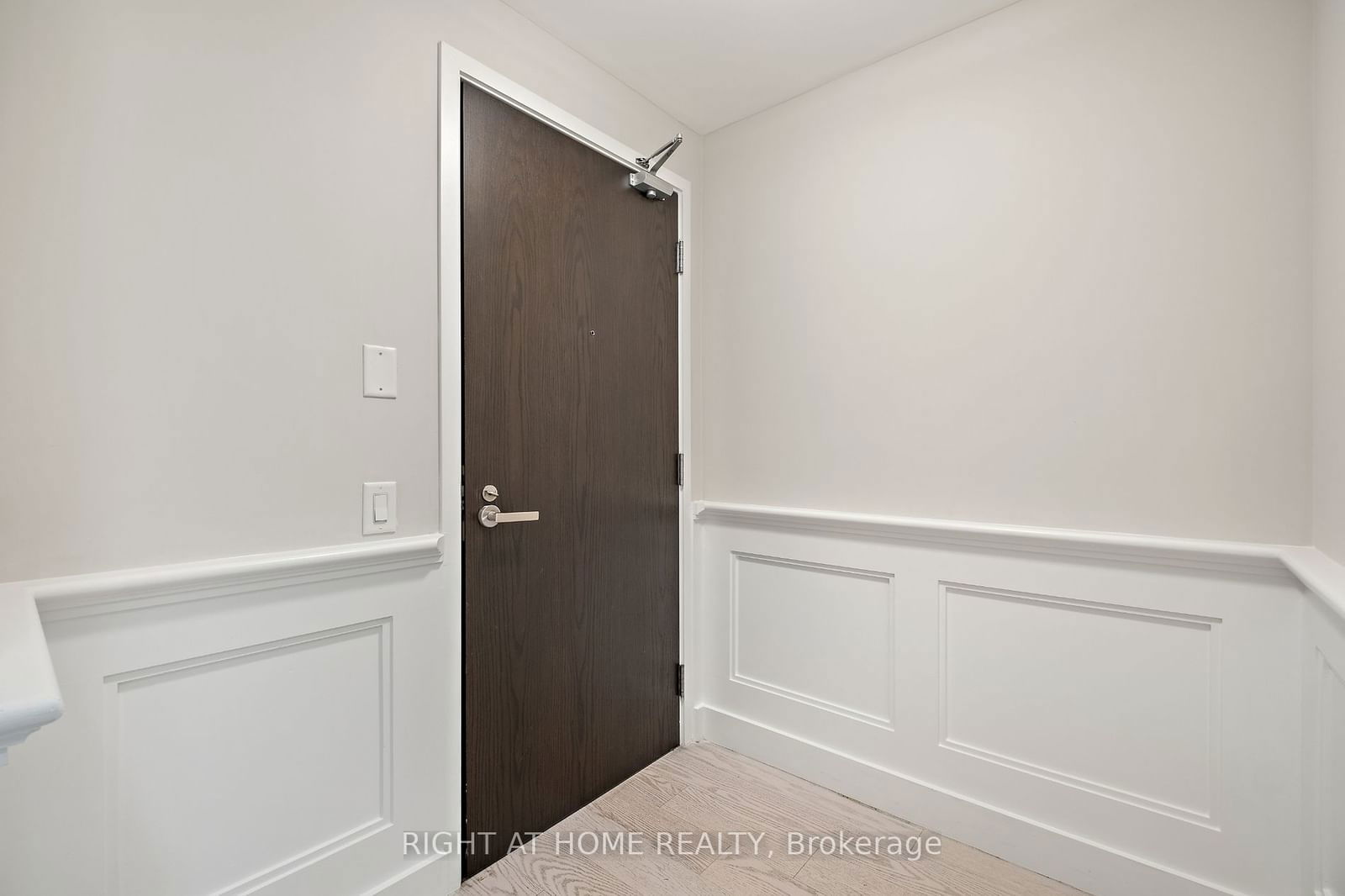 5025 Harvard Rd, unit 204 for sale - image #2