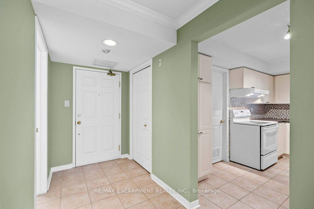 216 Plains Rd W, unit D307 for sale - image #4