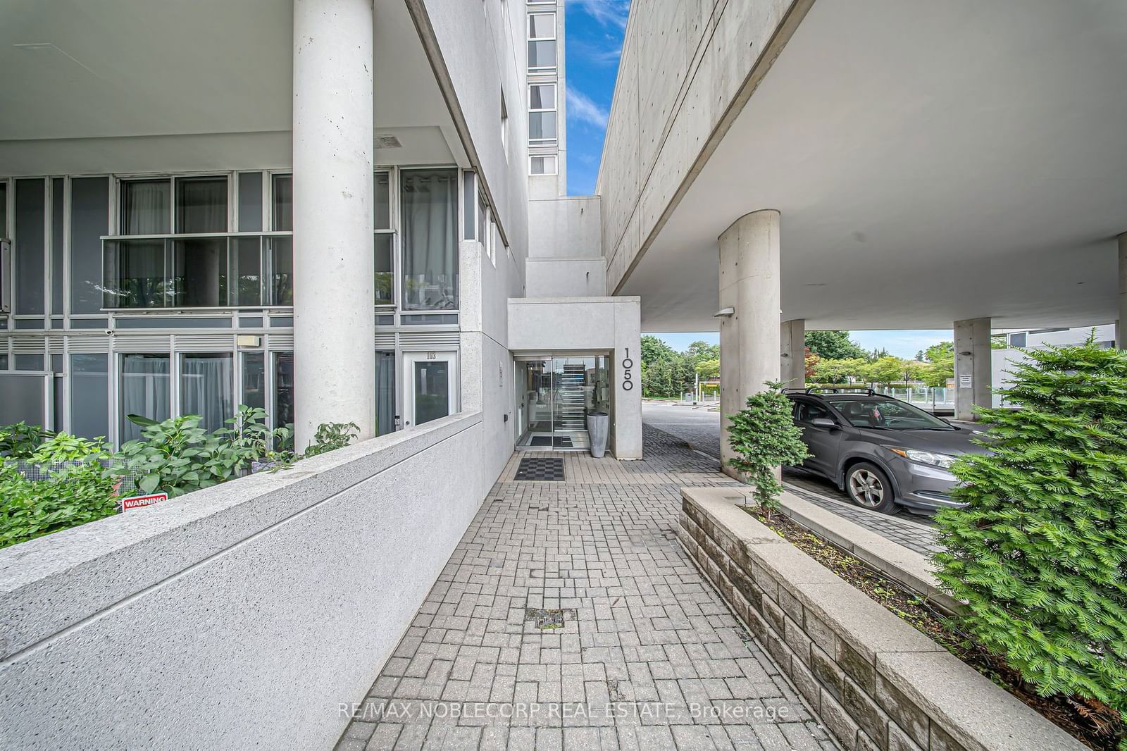 1050 The Queensway, unit 208 for sale