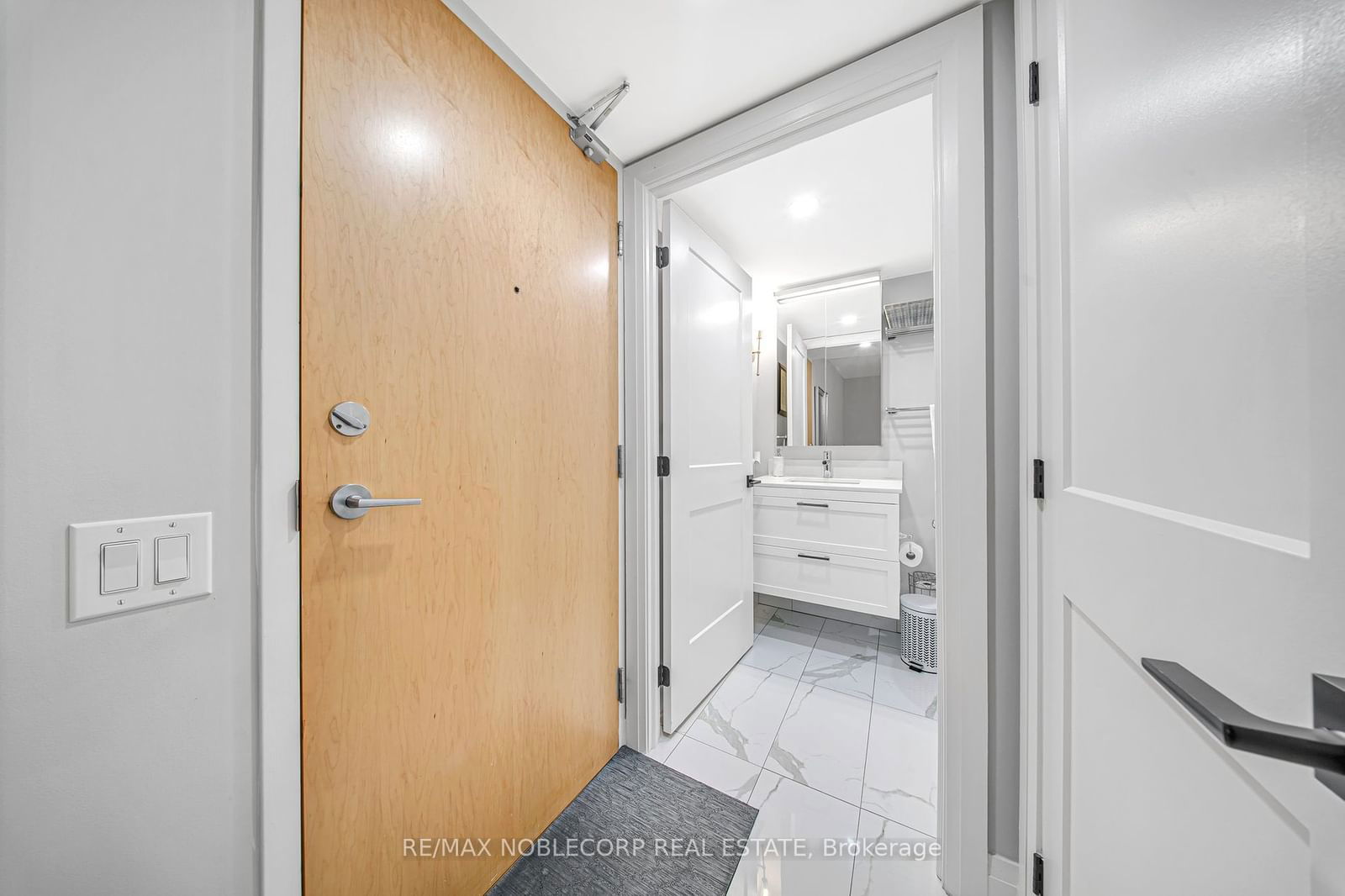 1050 The Queensway, unit 208 for sale - image #8