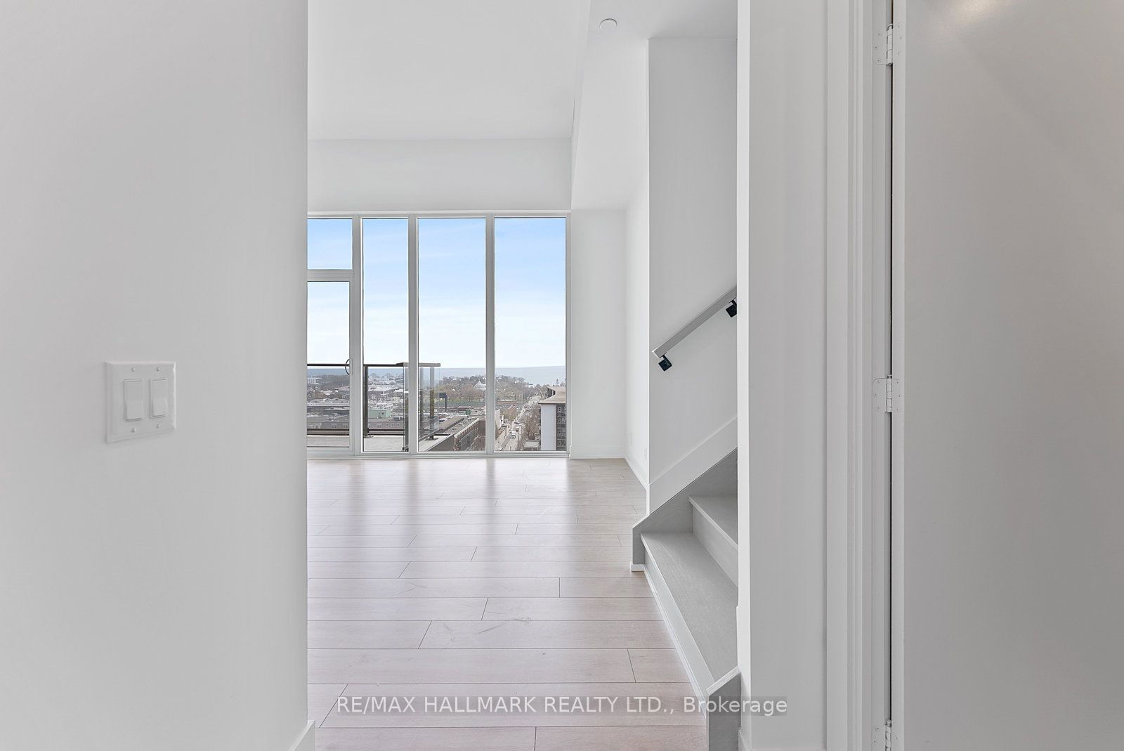 270 Dufferin St, unit PH 4 for sale - image #2