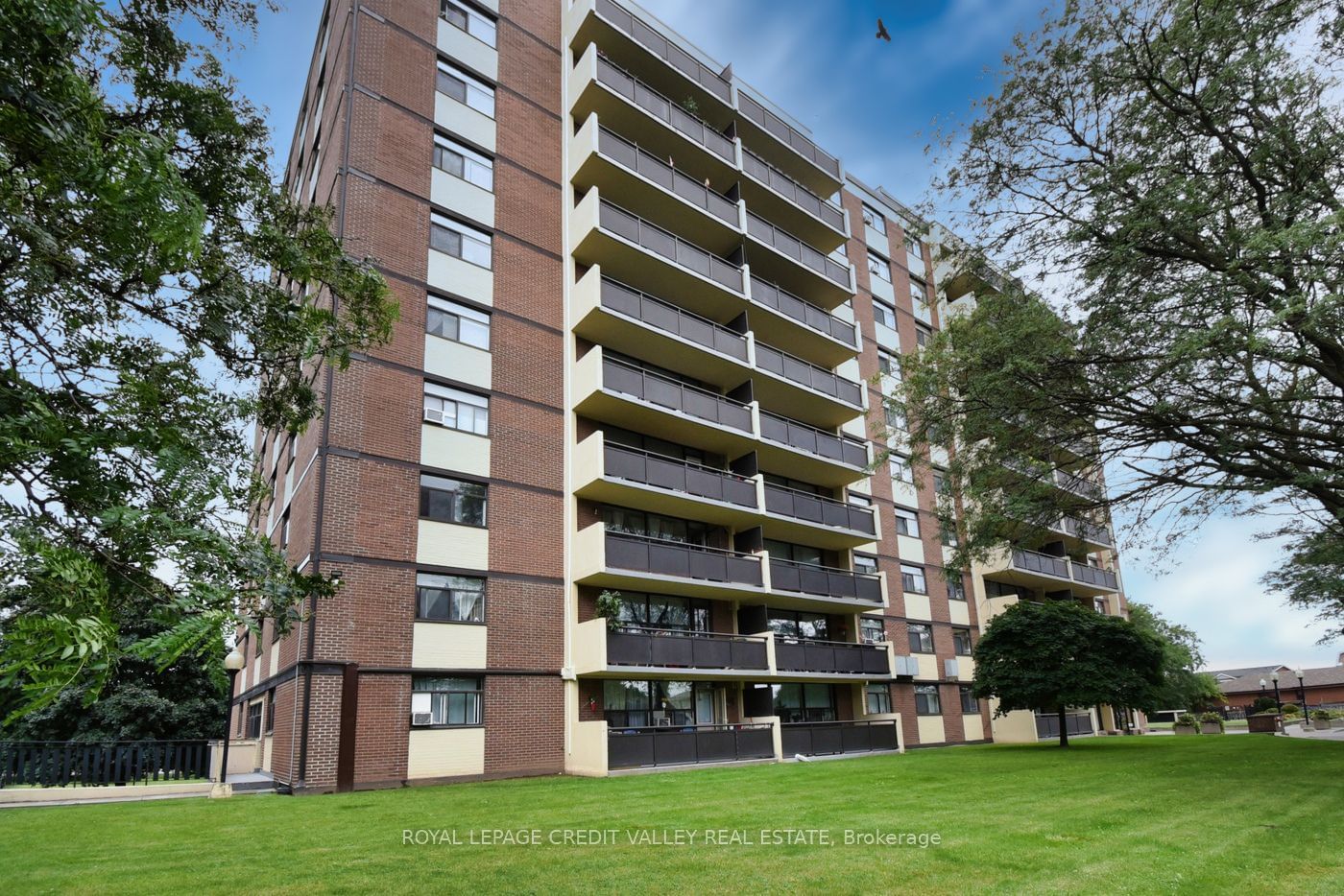 5 Frith Rd, unit 410 for sale - image #2