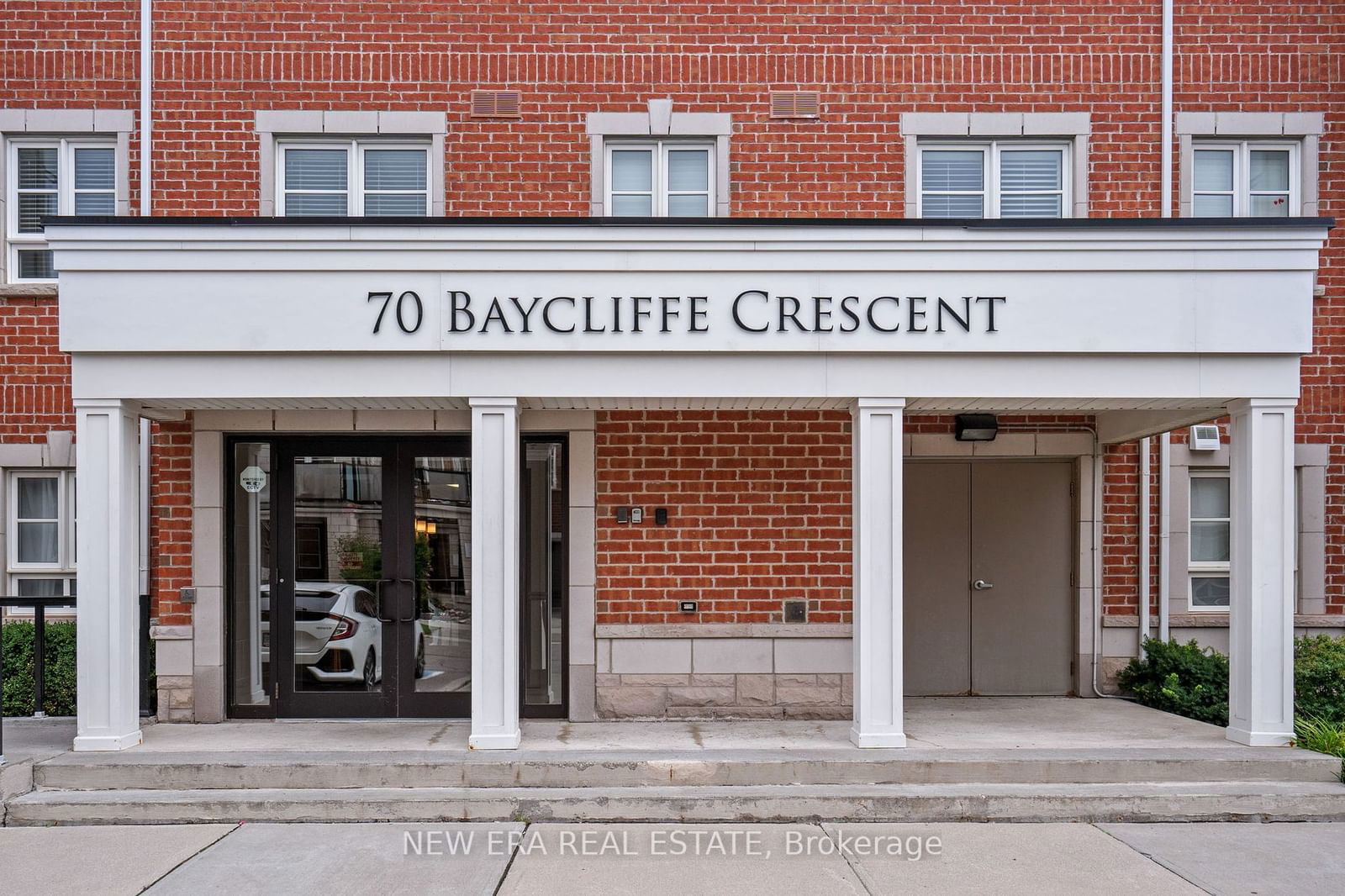 70 Baycliffe Cres, unit 212 for sale - image #2