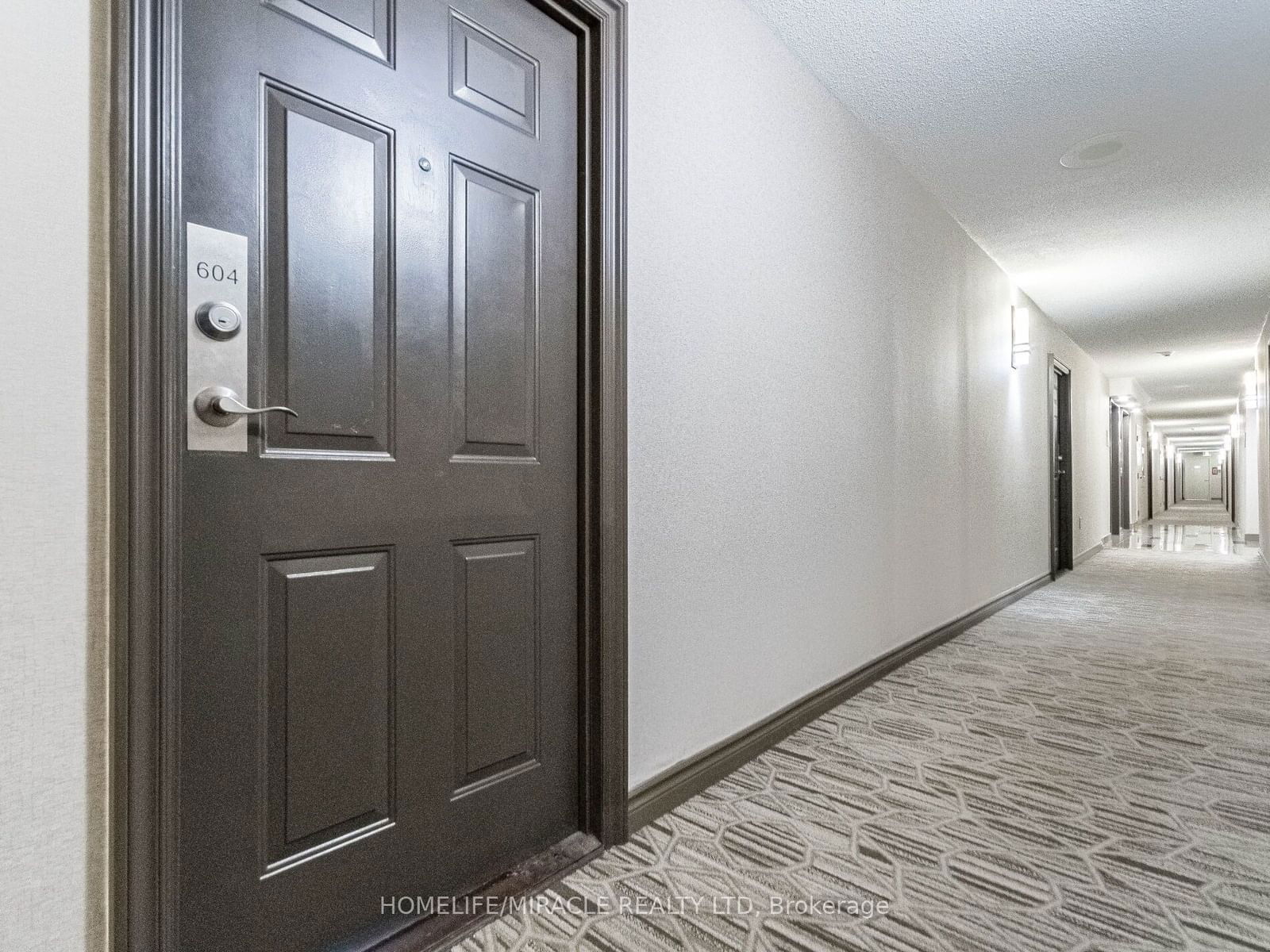 1270 Maple Crossing Blvd, unit 604 for sale - image #6