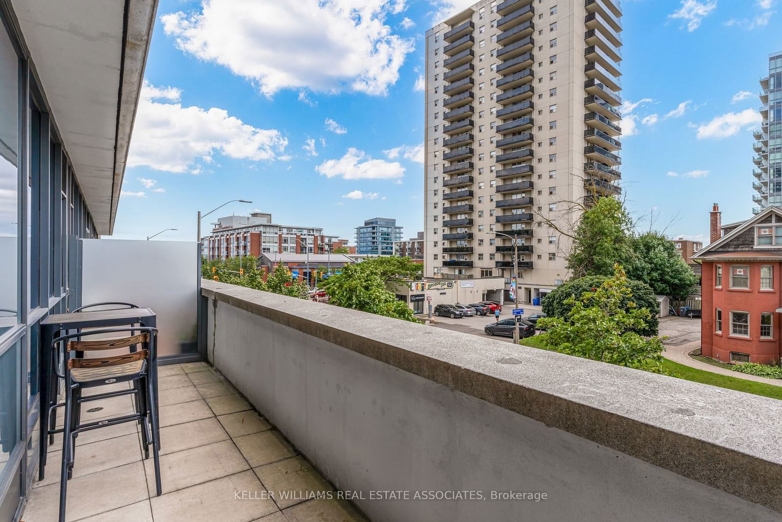 1 Hurontario St, unit 208 for sale