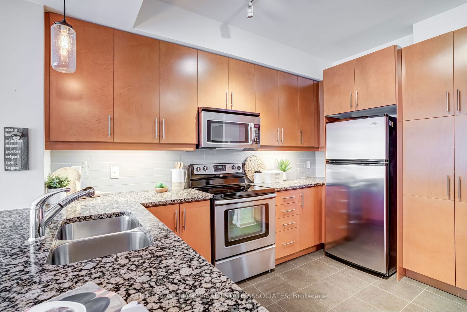 1 Hurontario St, unit 208 for sale - image #9