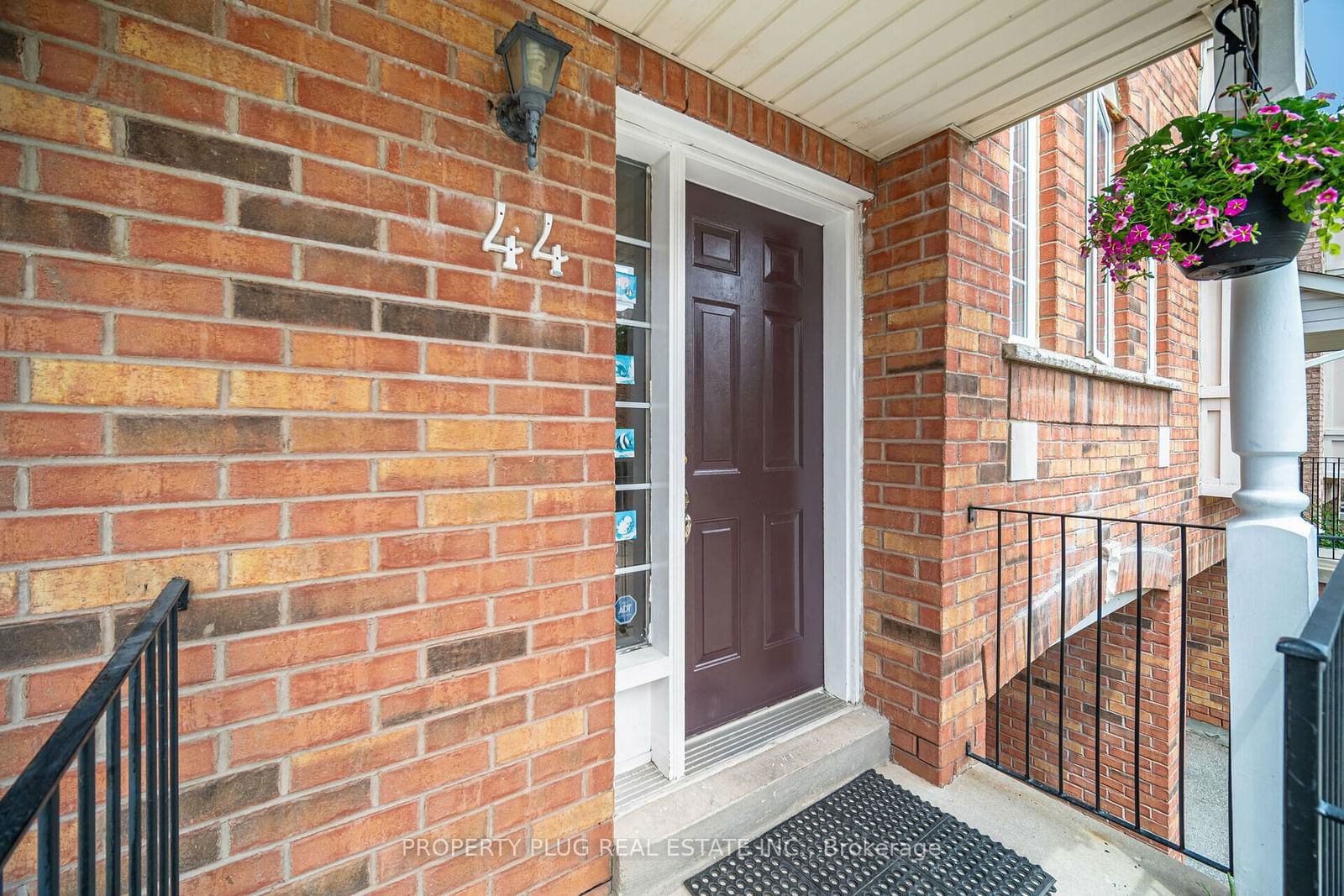 80 Acorn Pl, unit 44 for sale