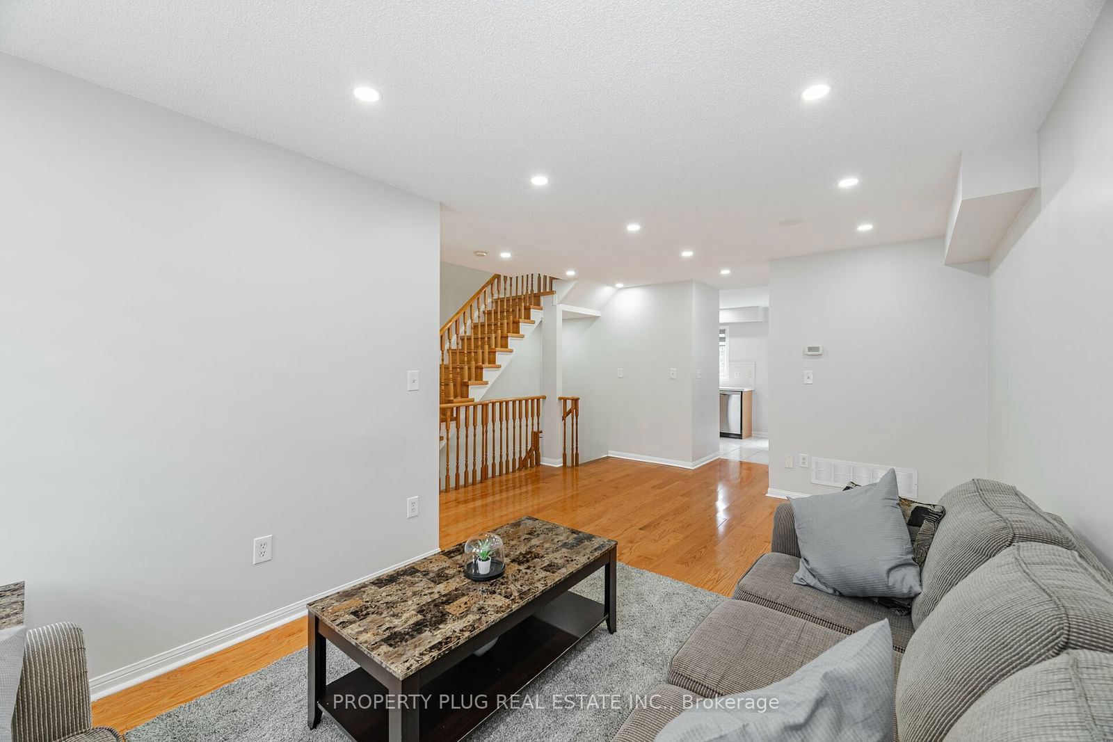 80 Acorn Pl, unit 44 for sale - image #9