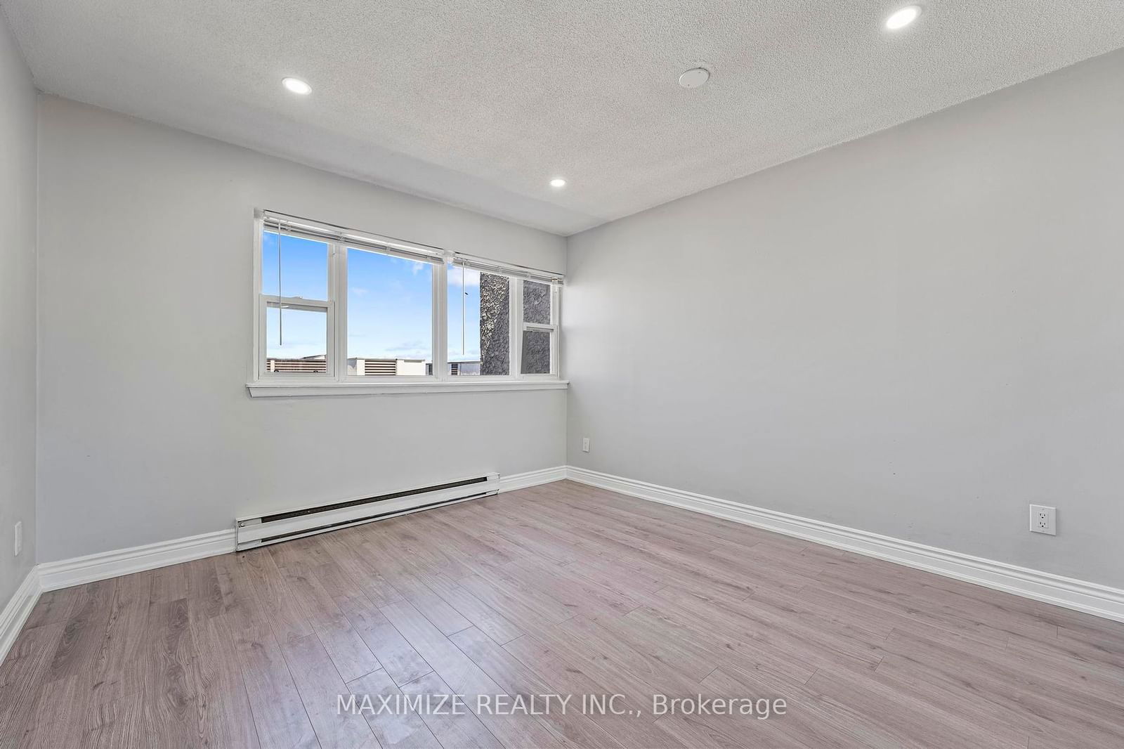 1055 Dundas St E, unit 192 for rent - image #2