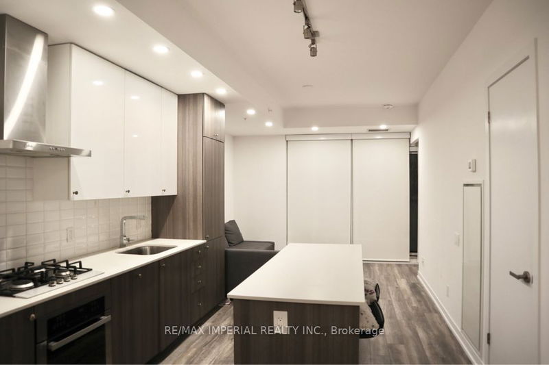 38 Howard Park Ave, unit 516 for rent - image #1