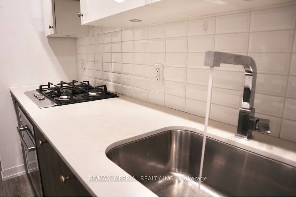 38 Howard Park Ave, unit 516 for rent - image #4